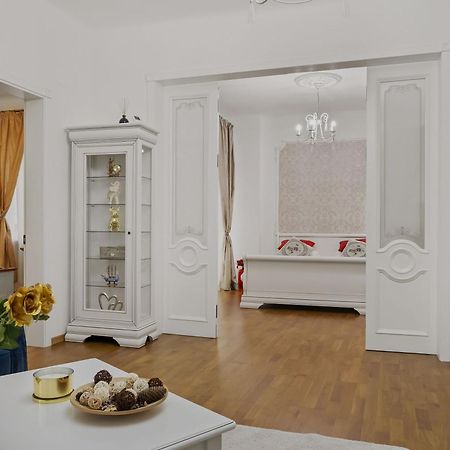 Sweet Luxury Three Rooms Apartment City Center Universitate بوخارست المظهر الخارجي الصورة