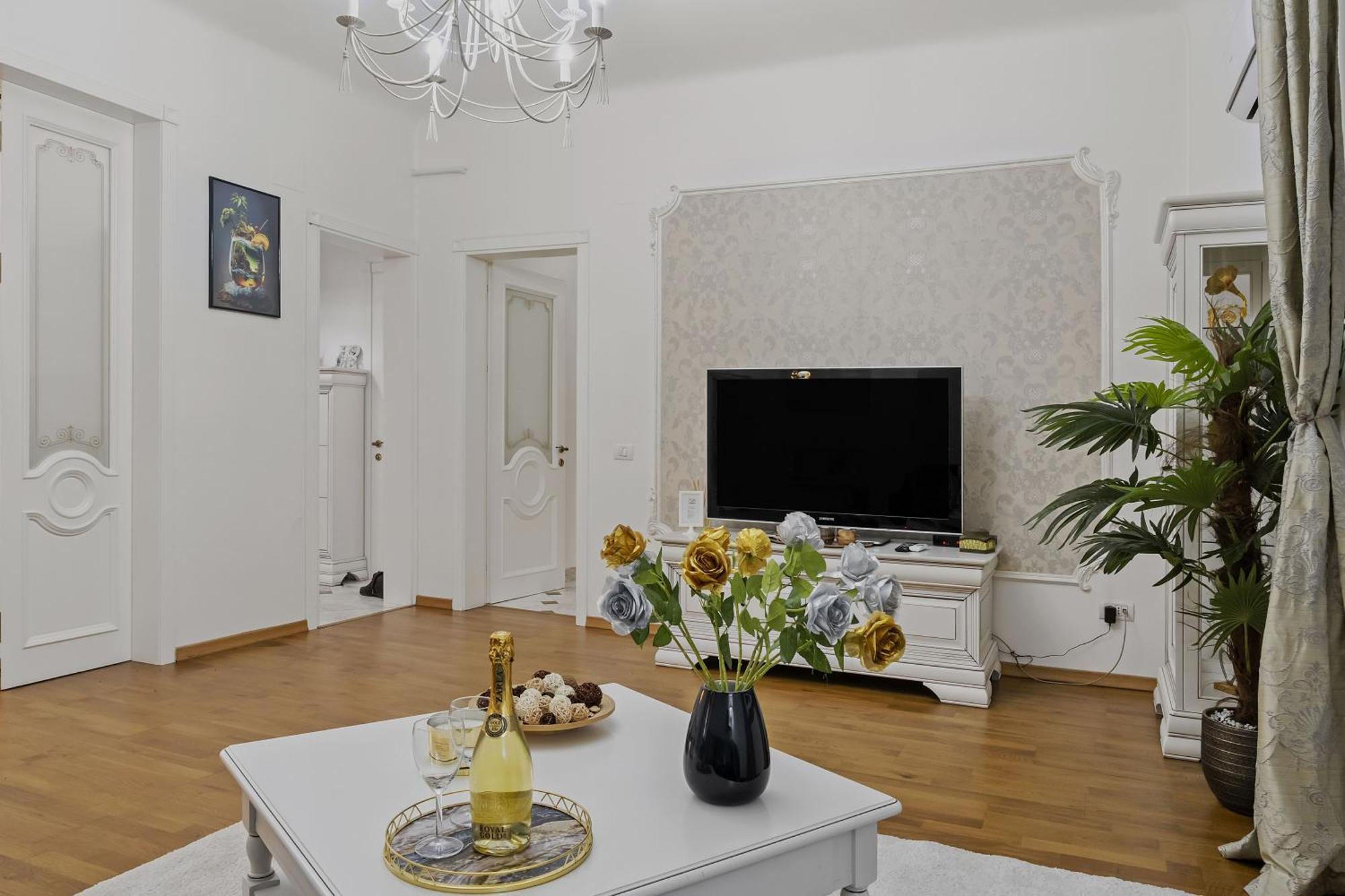 Sweet Luxury Three Rooms Apartment City Center Universitate بوخارست المظهر الخارجي الصورة